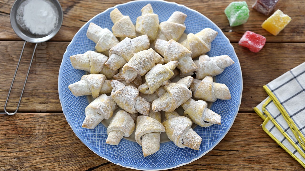 Cornulete fragede cu rahat perfecte pentru Craciun | Reteta Video