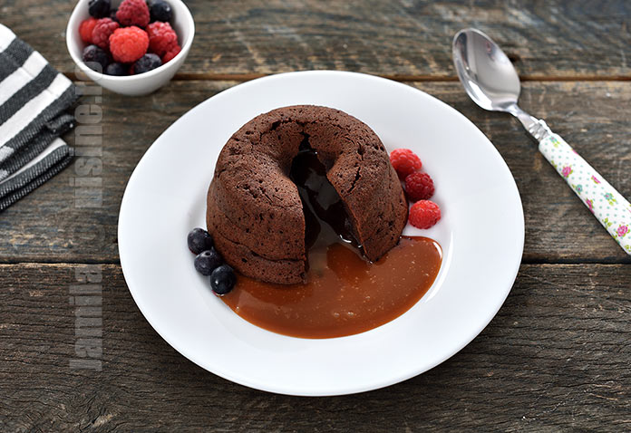 Lava cake cu caramel | Reteta Video