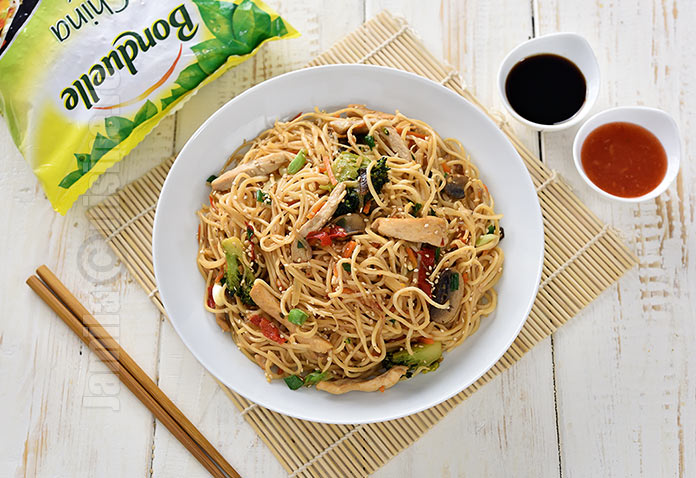 Noodles cu pui si legume | Reteta Video