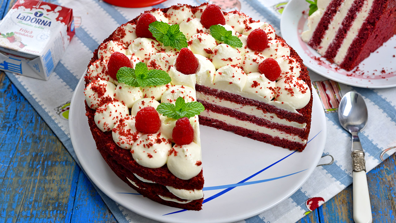 Tort Red Velvet / Tort catifea rosie | Reteta Video