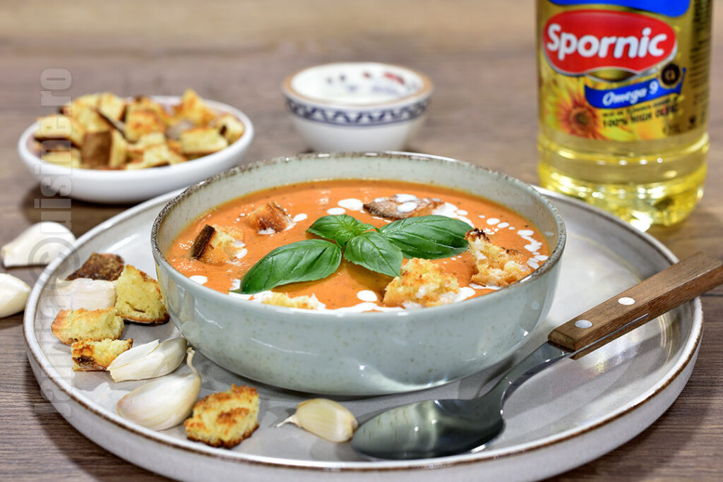 Supa crema de rosii coapte