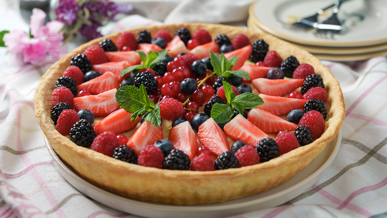 Tarta cu fructe de padure si crema de vanilie | Reteta Video