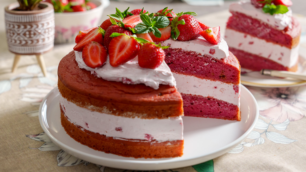 Tort de post cu capsuni perfect pentru ocazii speciale | Reteta Video