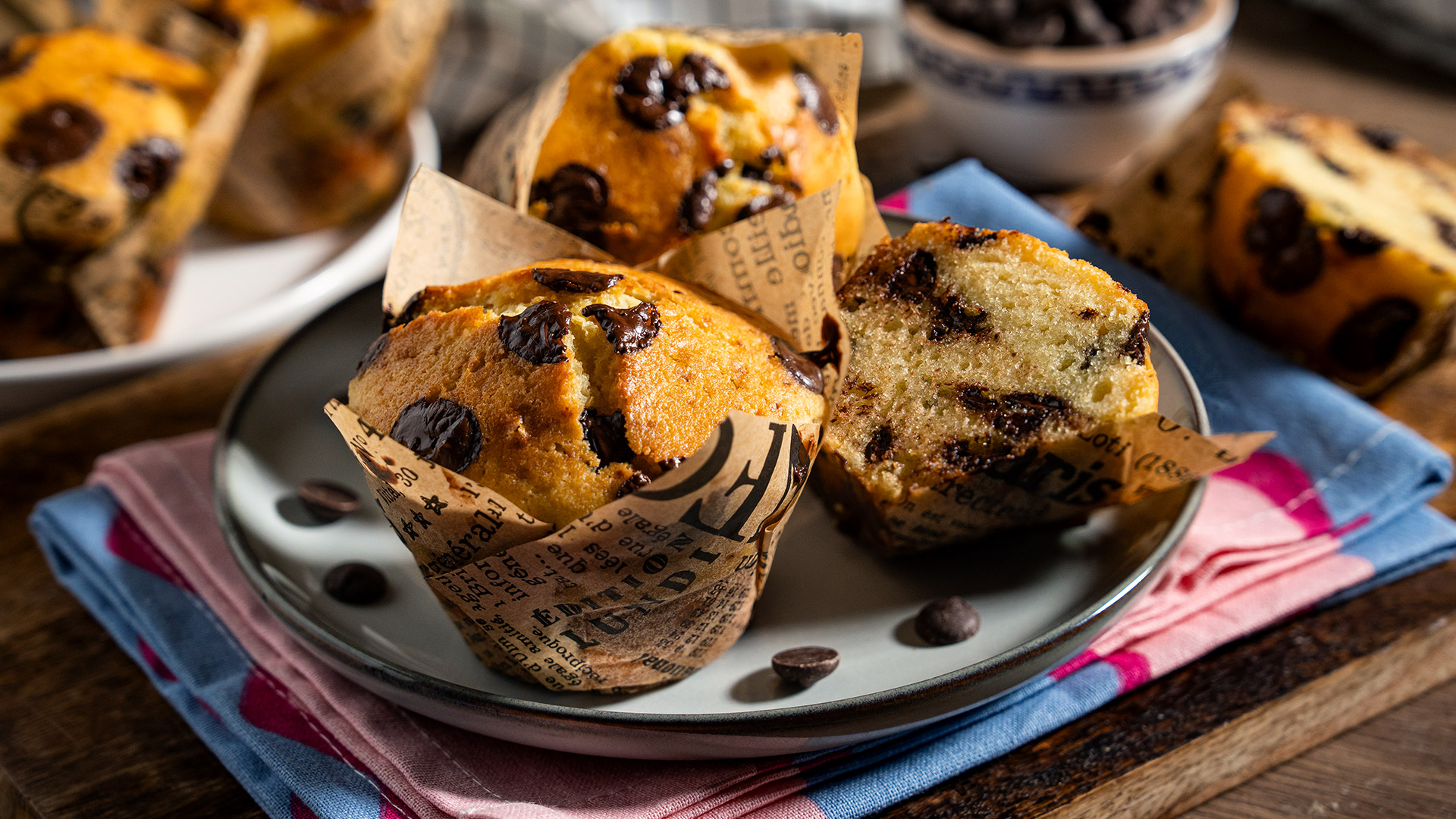 Muffins cu ciocolata pufosi, reteta simpla ca la cafenea | Video